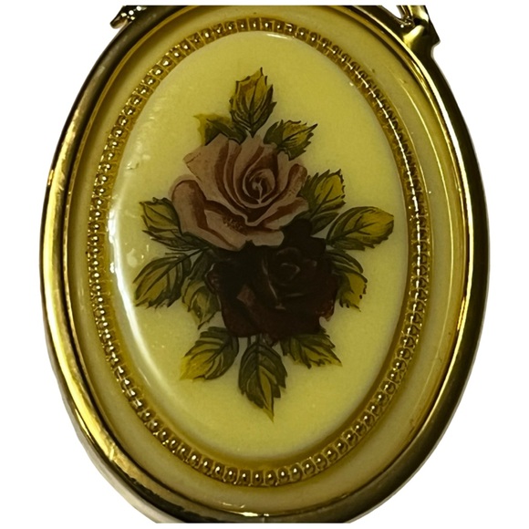 Vintage Roses  Floral Pendant, Gold Tone Necklace With 24" Chain - Picture 3 of 5